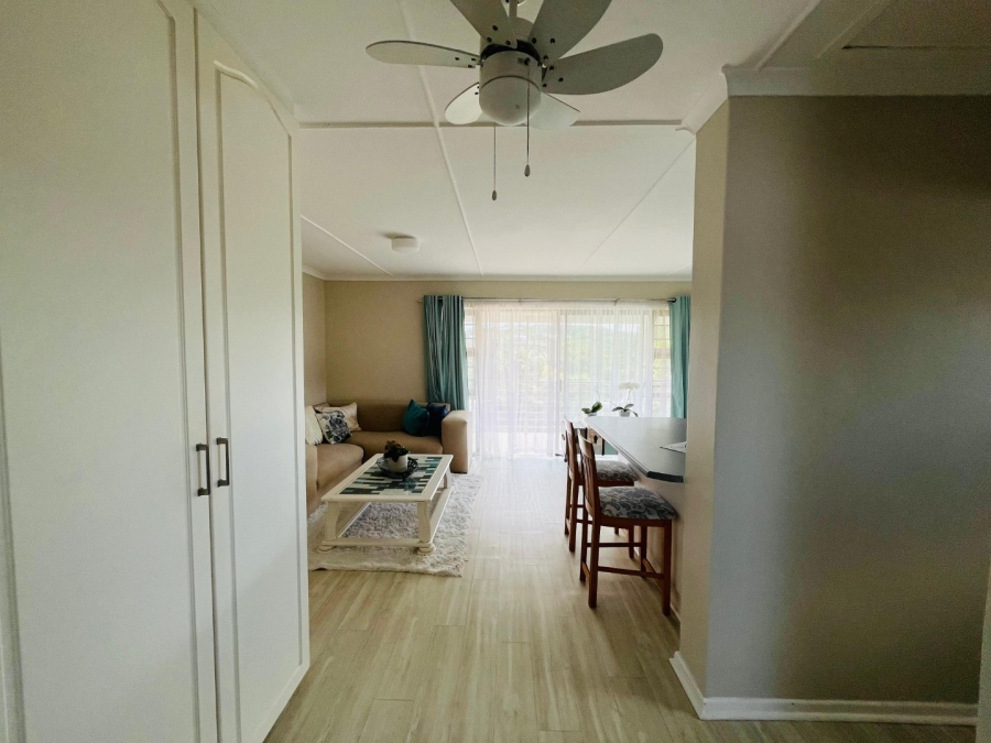 6 Bedroom Property for Sale in Gonubie Eastern Cape